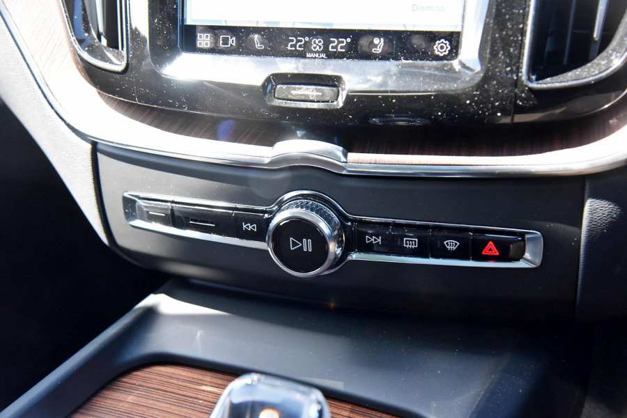 2023 Volvo XC60  Ultimate B6 Dark SUV Image 6