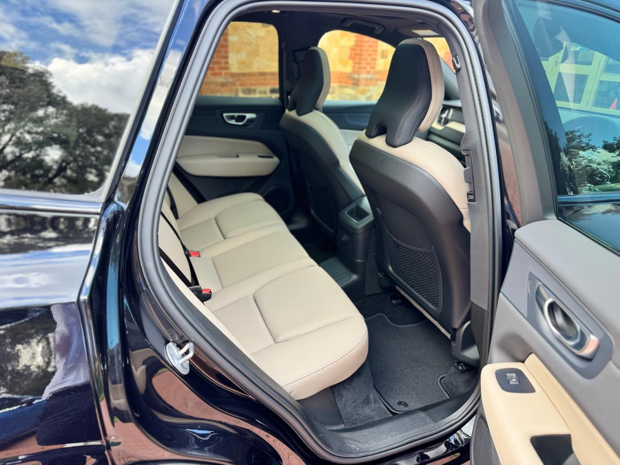 2025 Volvo XC60 UZ Plus T8 Plug-in Hybrid SUV Image 9