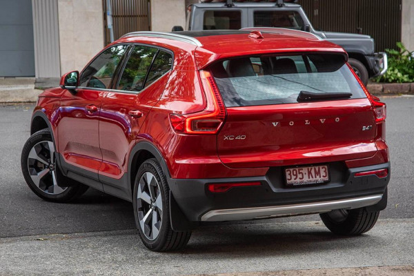 2023 Volvo XC40  Ultimate B4 Bright SUV Image 2