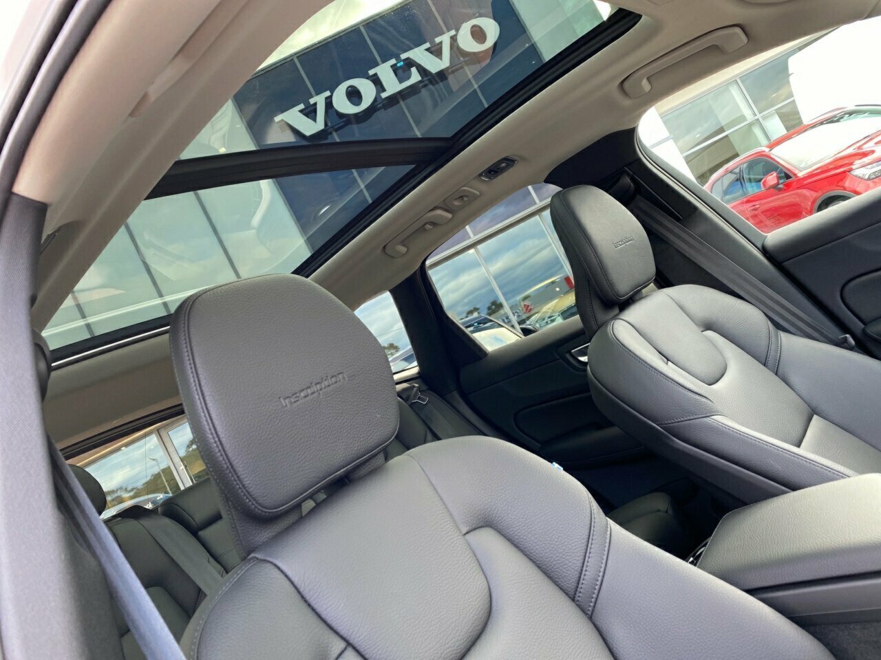 2019 MY20 Volvo XC60 UZ D4 Inscription SUV Image 9