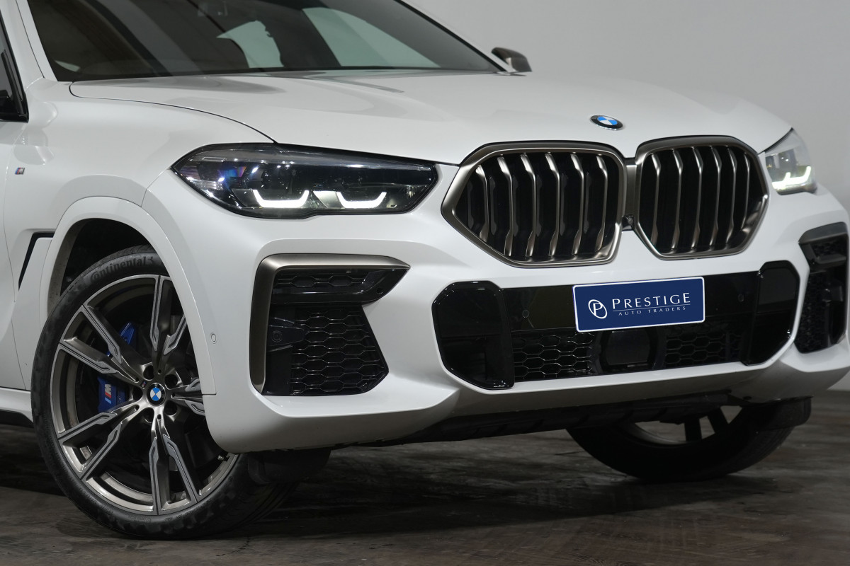 2022 BMW X6 M50i Coupe