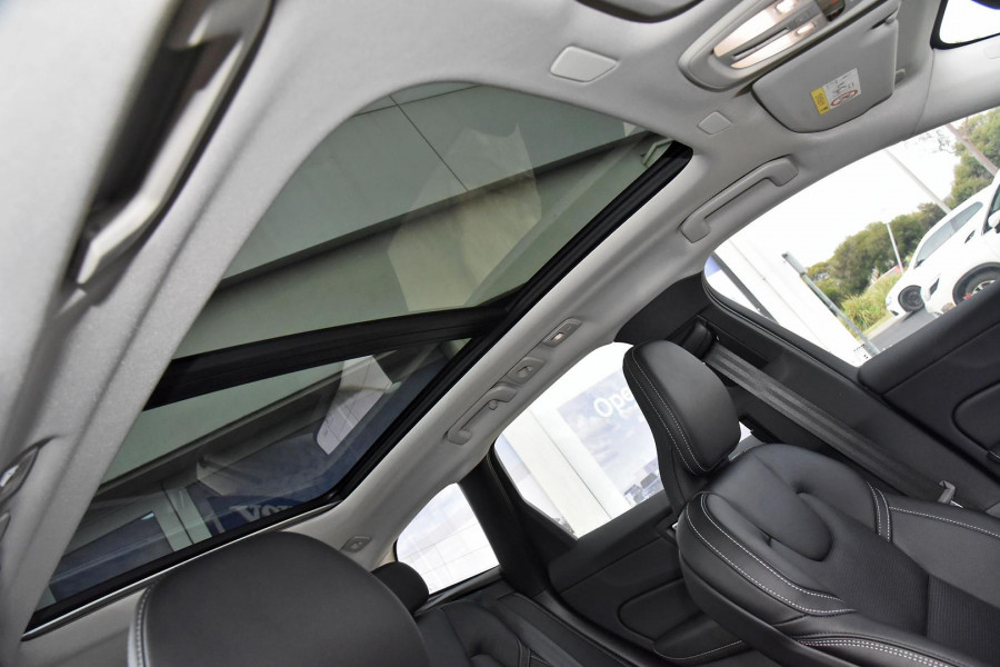 2023 Volvo XC60  Ultimate B6 Dark SUV Image 10