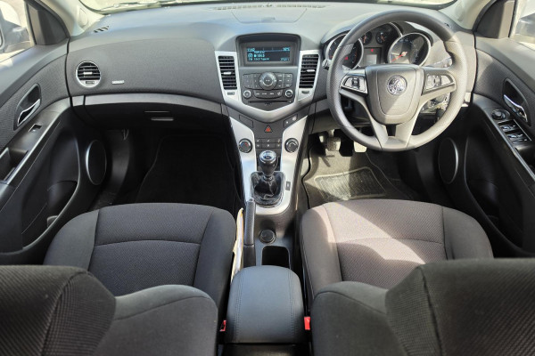 2012 MY13 Holden Cruze JH Series II CD Hatch Image 17