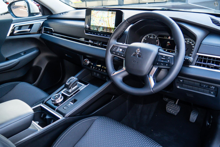 2024 Mitsubishi Outlander ZM LS SUV Image 6