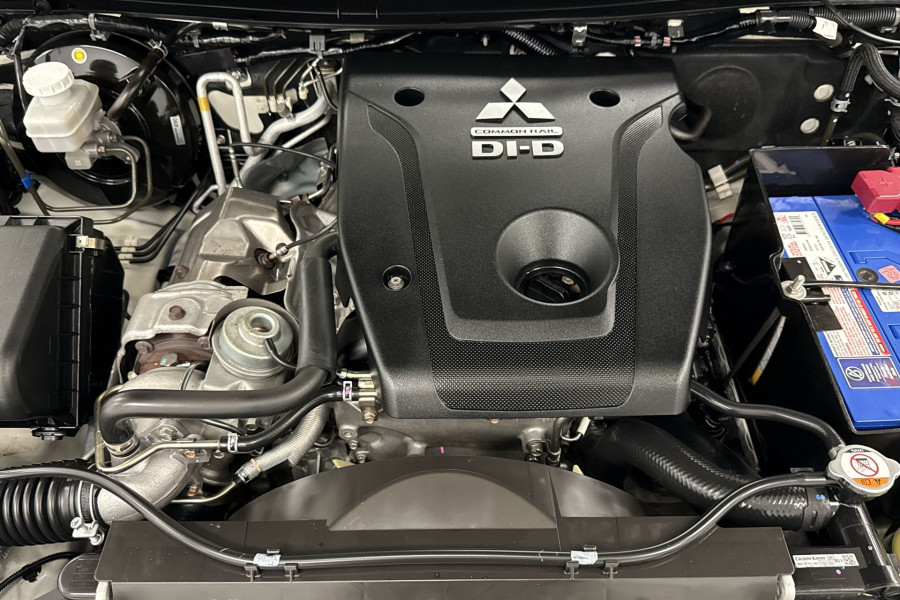 2019 Mitsubishi Pajero Sport QE GLX SUV Image 10