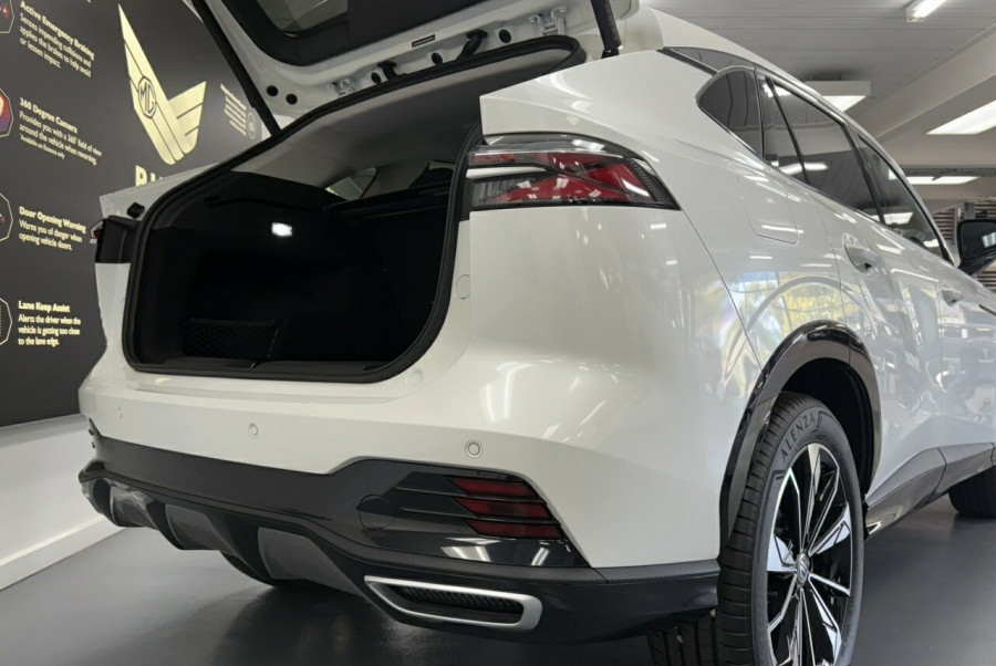 2024 MY24.5 MG HS AS33 Essence SUV Image 8