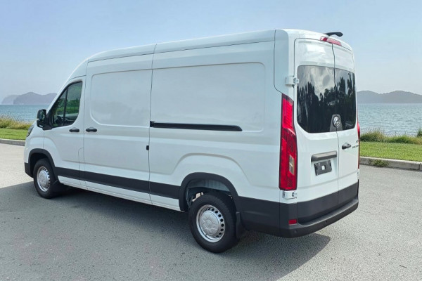 2025 LDV Deliver 9  Mid Roof LWB Van Image 8