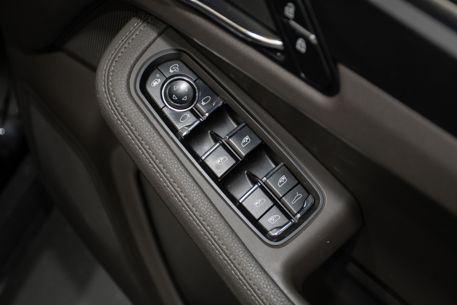 2021 Porsche Macan SUV Image 13