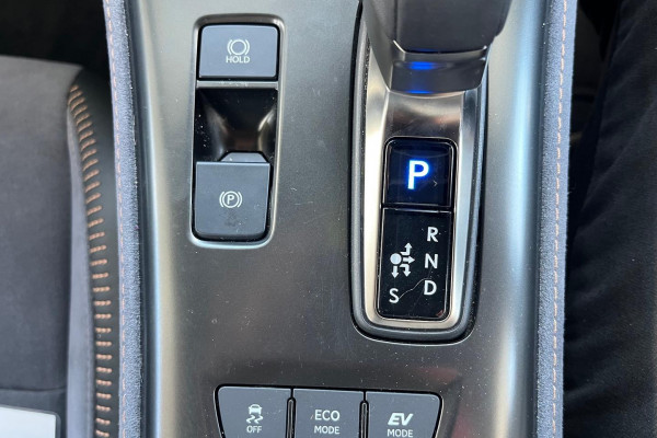 2024 Lexus LBX MAYH10R Sports Luxury SUV Image 32