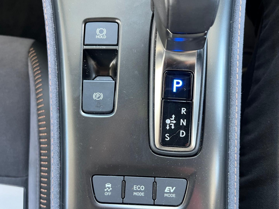 2024 Lexus LBX MAYH10R Sports Luxury SUV Image 32