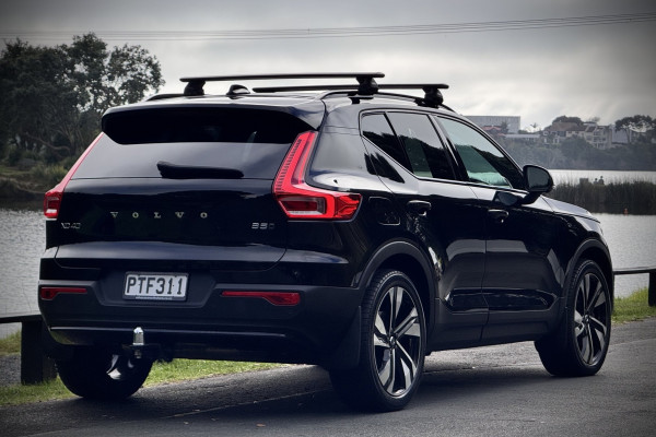 2023 Volvo XC40 XZ Ultimate B5 Dark SUV Image 12