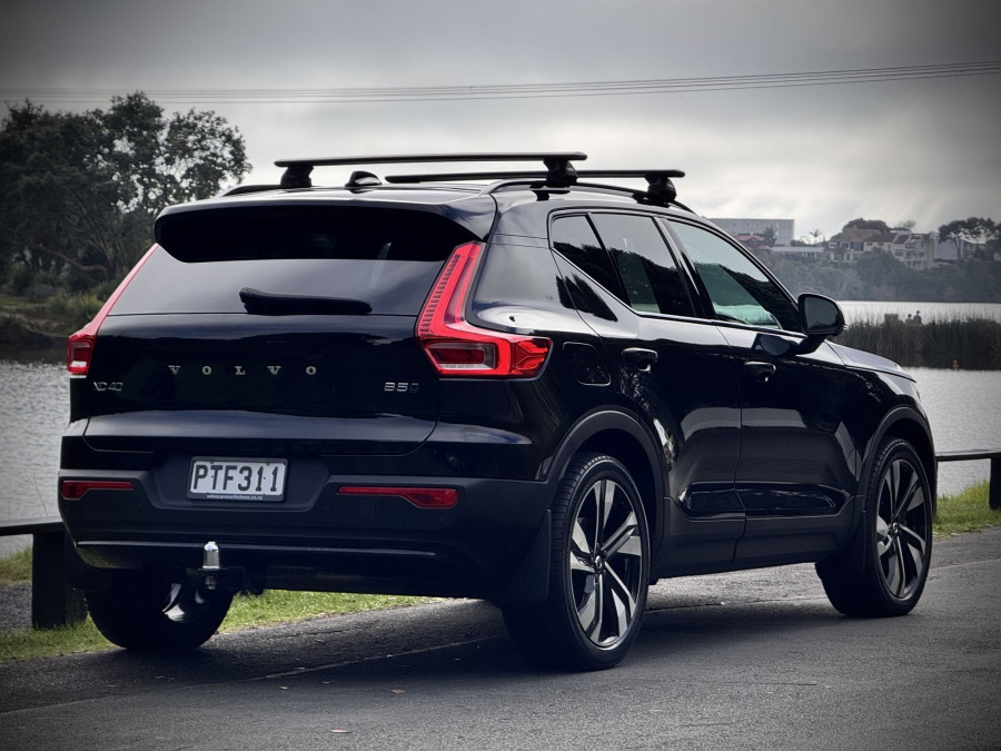 2023 Volvo XC40 XZ Ultimate B5 Dark SUV Image 12