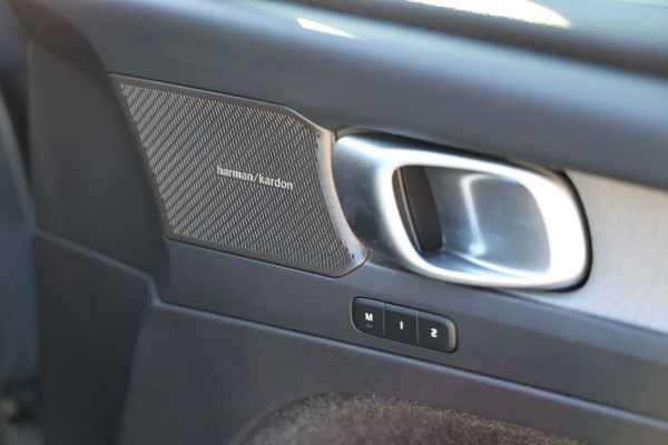 2026 Volvo XC40 XZ Ultra B4 Dark SUV Image 14