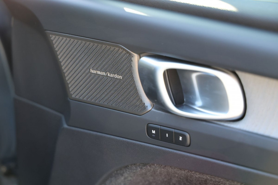 2026 Volvo XC40 XZ Ultra B4 Dark SUV Image 14