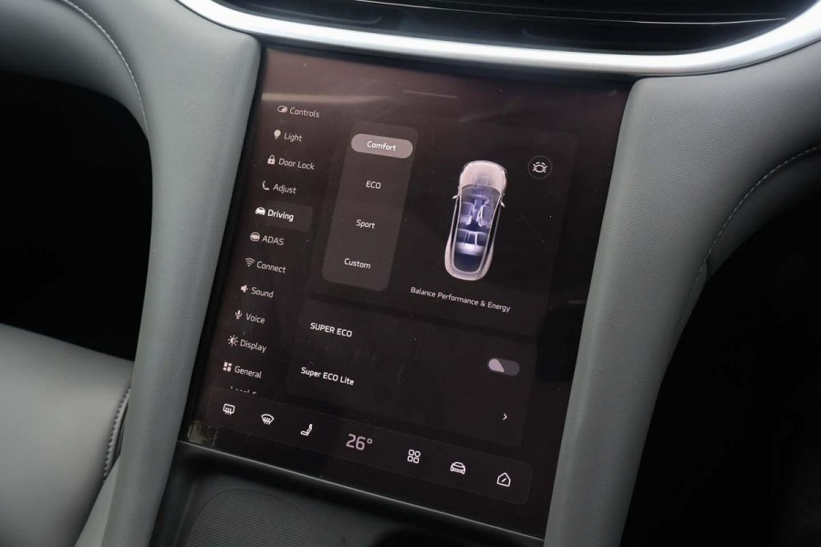 2025 MG IM5 P12L Premium Hatch Image 11