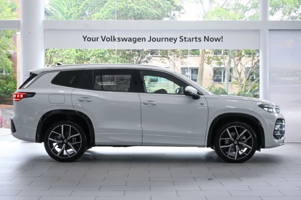 2025 Volkswagen Tayron R4 195TSI R-Line SUV Image 3