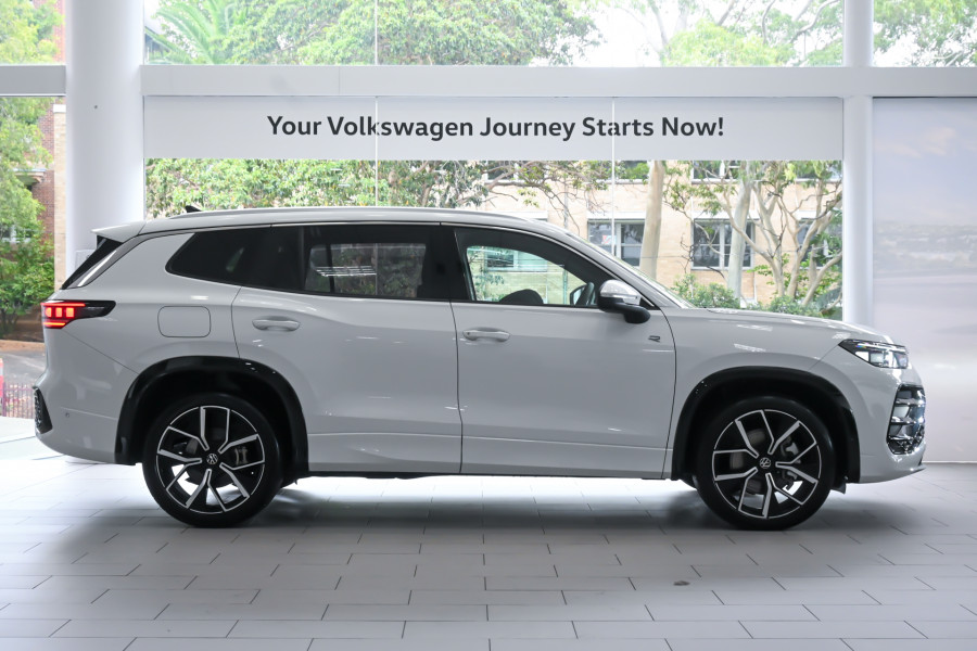 2025 Volkswagen Tayron R4 195TSI R-Line SUV Image 3