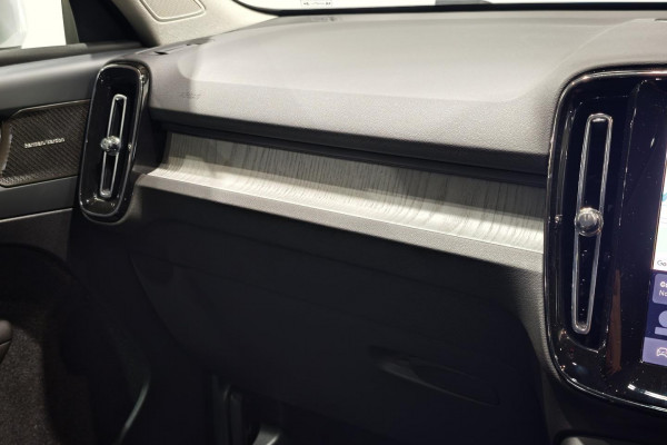 2025 Volvo XC40 XZ Plus B4 SUV Image 21