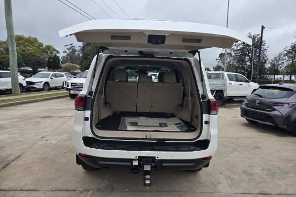 2024 Toyota LandCruiser FJA300R VX SUV Image 9