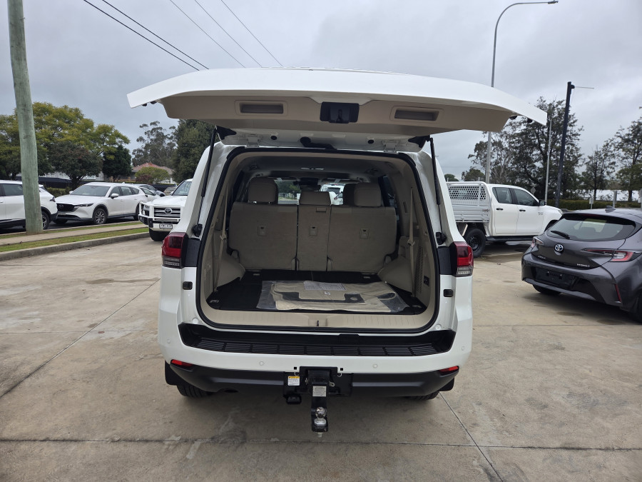 2024 Toyota LandCruiser FJA300R VX SUV Image 9