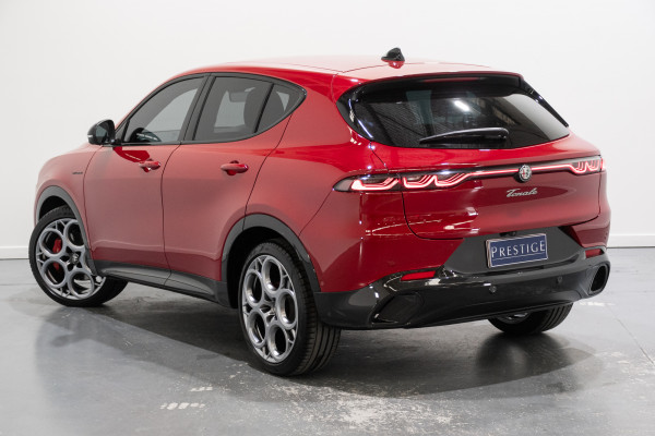 2023 Alfa Romeo Tonale Veloce SUV Image 9