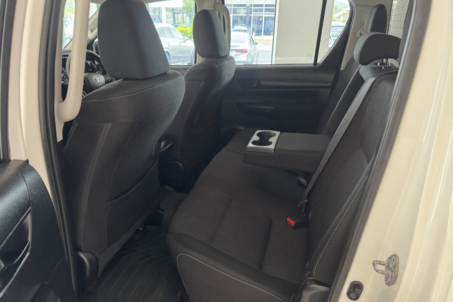 2021 Toyota HiLux GUN126R SR5 Double Cab Chassis Image 10