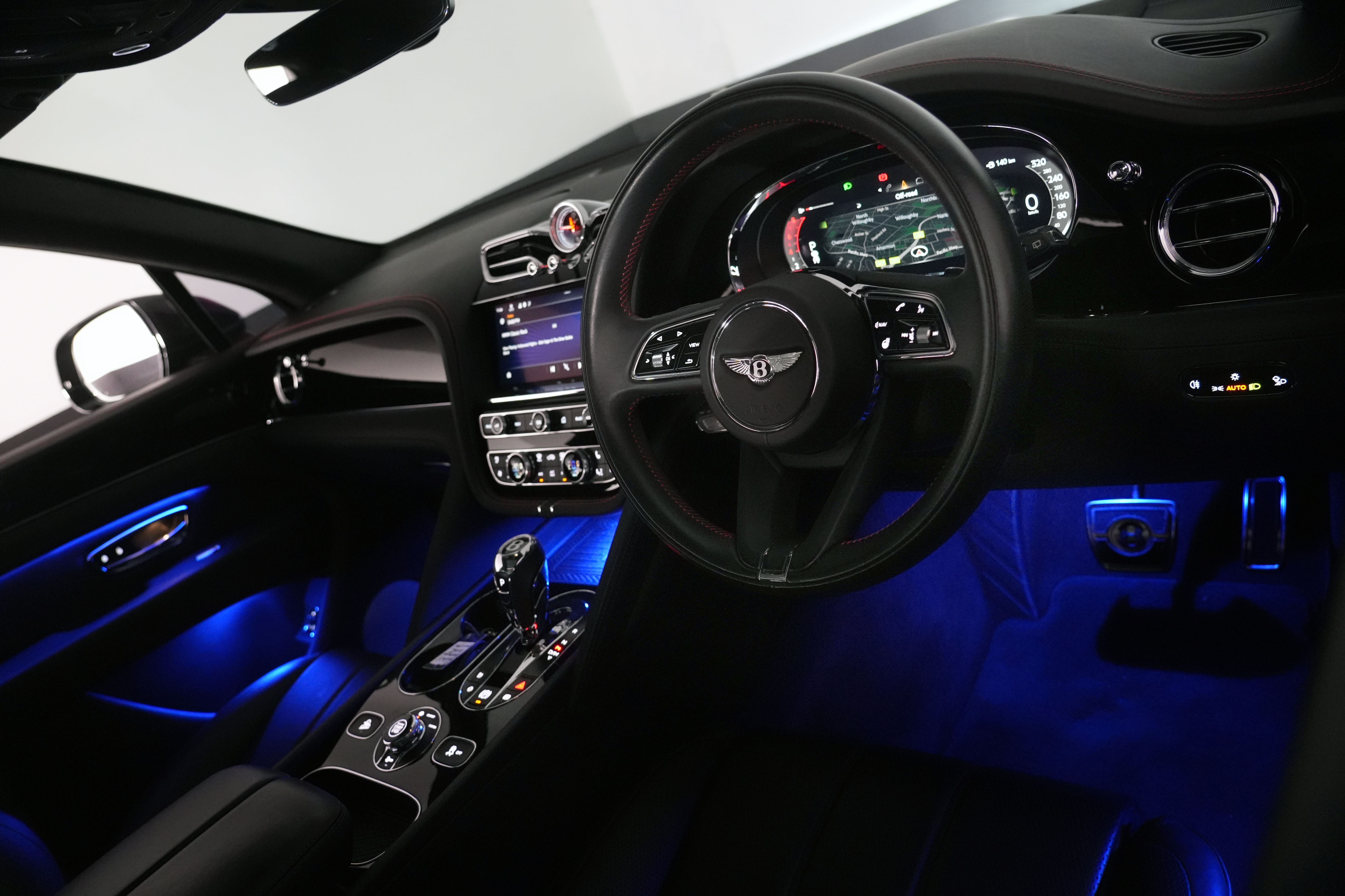 2024 Bentley Bentayga V8 SUV Image 14