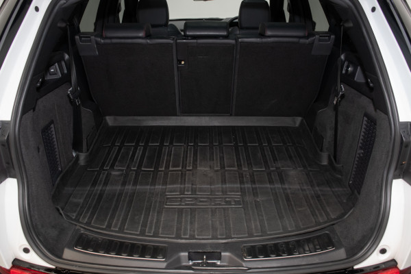 2020 Land Rover Discovery Sport SE SUV Image 12