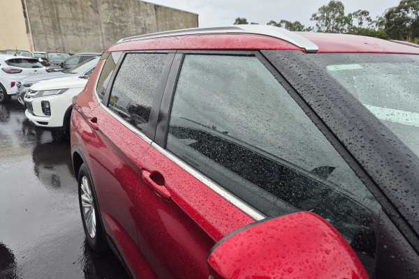2023 Mitsubishi Outlander ZM LS SUV Image 9