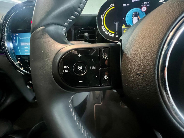 2021 MINI Cooper F56 LCI-2 Cooper SE MINI Yours Hatch image 14