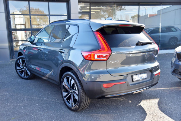2026 Volvo XC40 XZ Ultra B4 Dark SUV Image 3