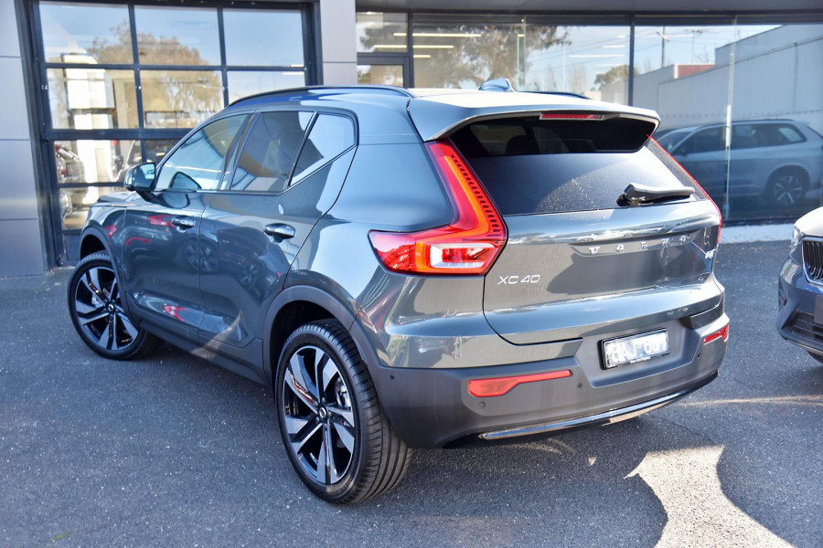 2026 Volvo XC40 XZ Ultra B4 Dark SUV Image 3