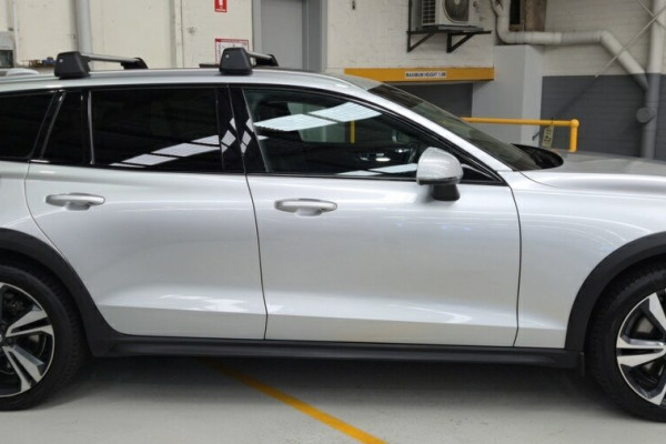 2021 MY22 Volvo V60 Cross Country Z Series B5 Wagon Image 3