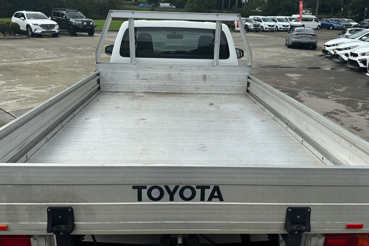 2017 Toyota HiLux GUN122R Workmate Cab Chassis Image 17
