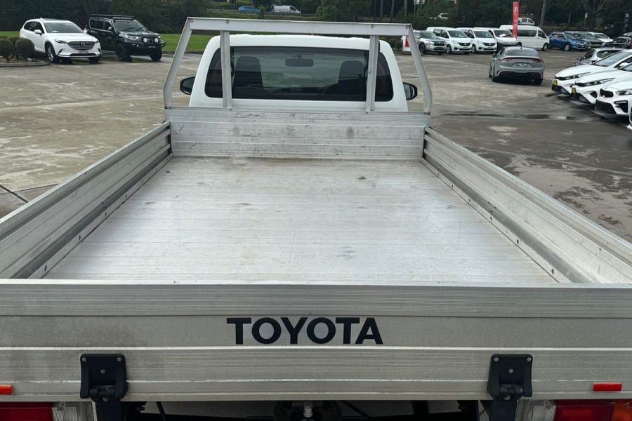2017 Toyota HiLux GUN122R Workmate Cab Chassis Image 17