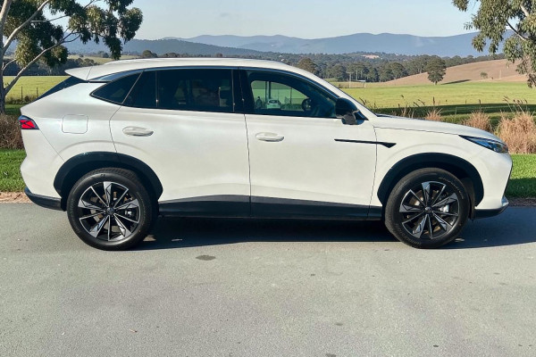2025 MG HS AS33H Essence Hybrid+ SUV Image 2