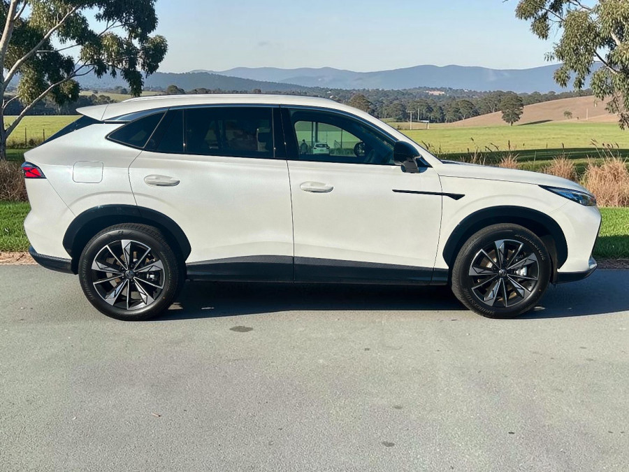 2025 MG HS AS33H Essence Hybrid+ SUV Image 2