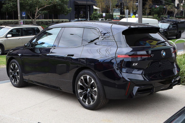 2025 BMW iX I20 xDrive45 M Sport SUV image 5