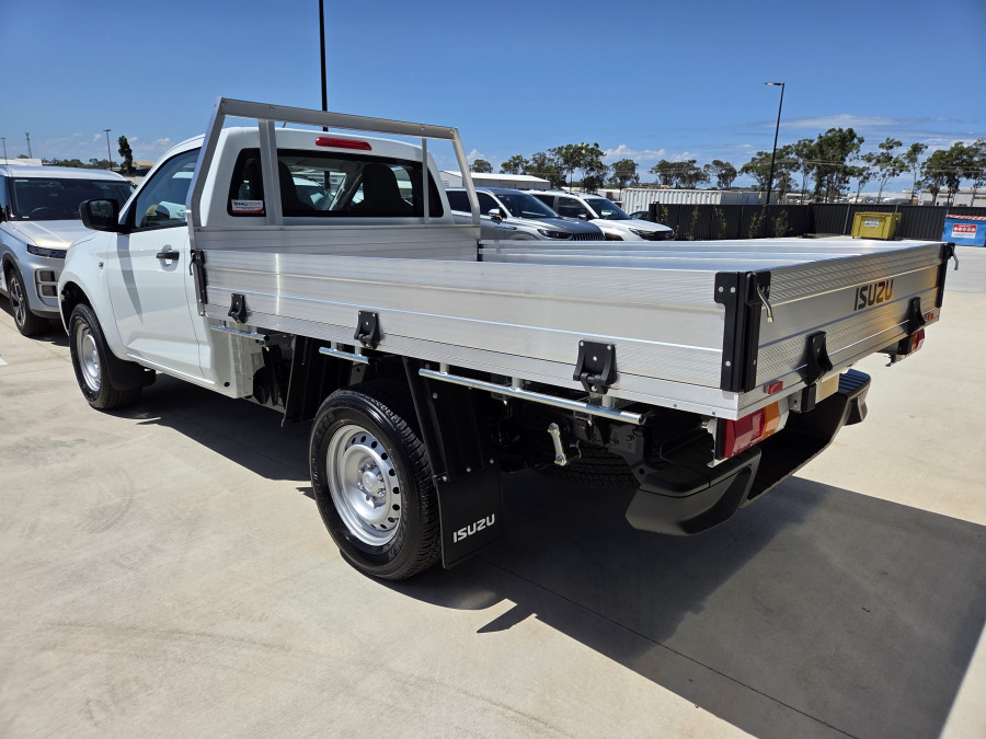 2026 Isuzu D-MAX RG SX High Ride Cab Chassis Image 5