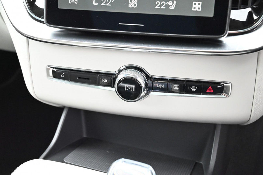 2026 Volvo XC90 L Series Ultra B5 Dark SUV Image 8