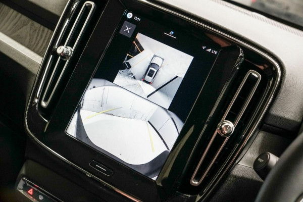 2026 Volvo XC40 XZ Ultra B4 Bright SUV Image 13
