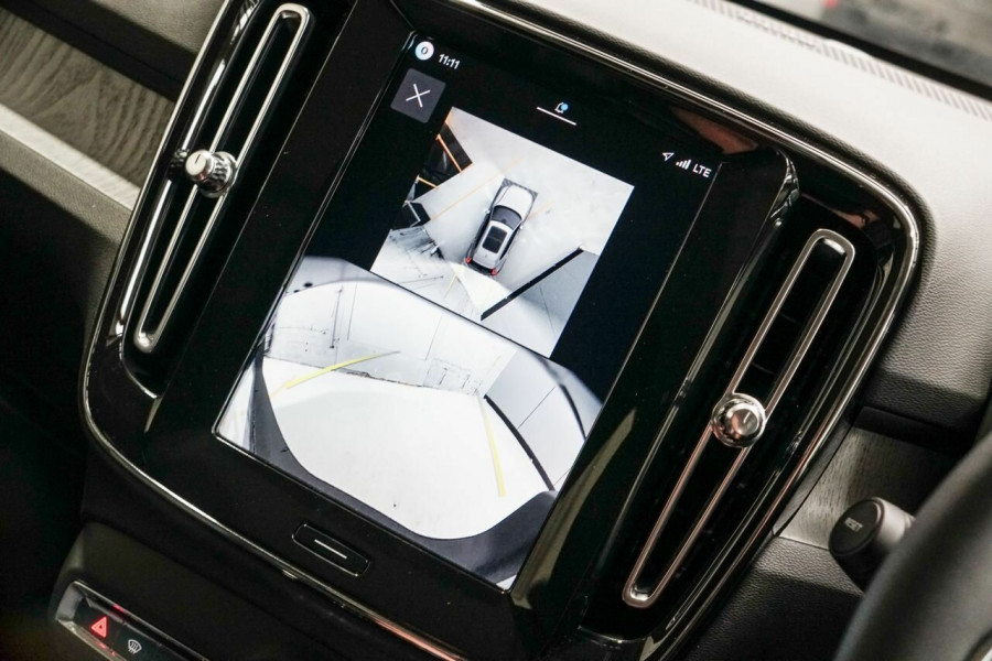 2026 Volvo XC40 XZ Ultra B4 Bright SUV Image 13