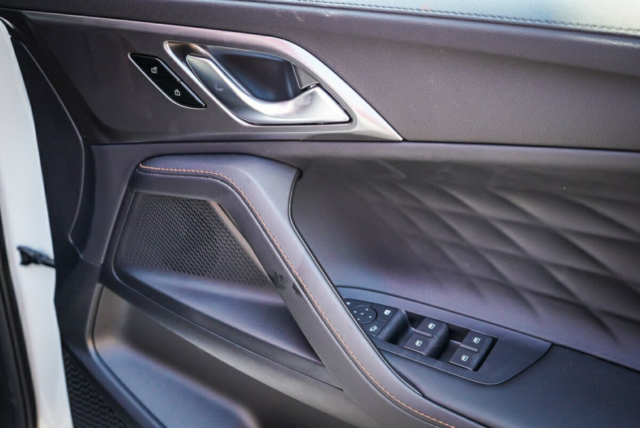 2025 MG HS AS33 Essence SUV Image 20