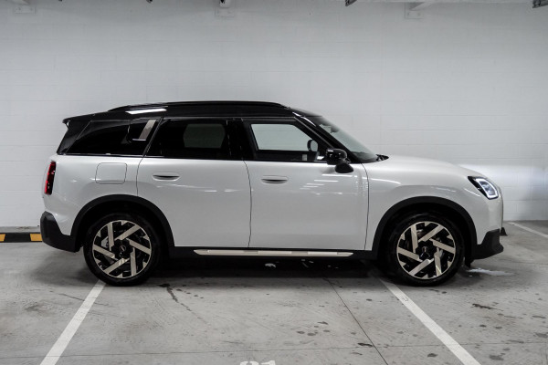 2026 MINI Countryman U25 C Favoured SUV image 3