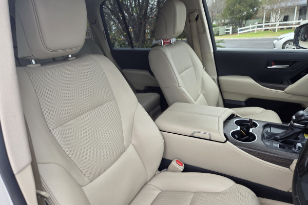 2024 Toyota LandCruiser FJA300R VX SUV Image 17
