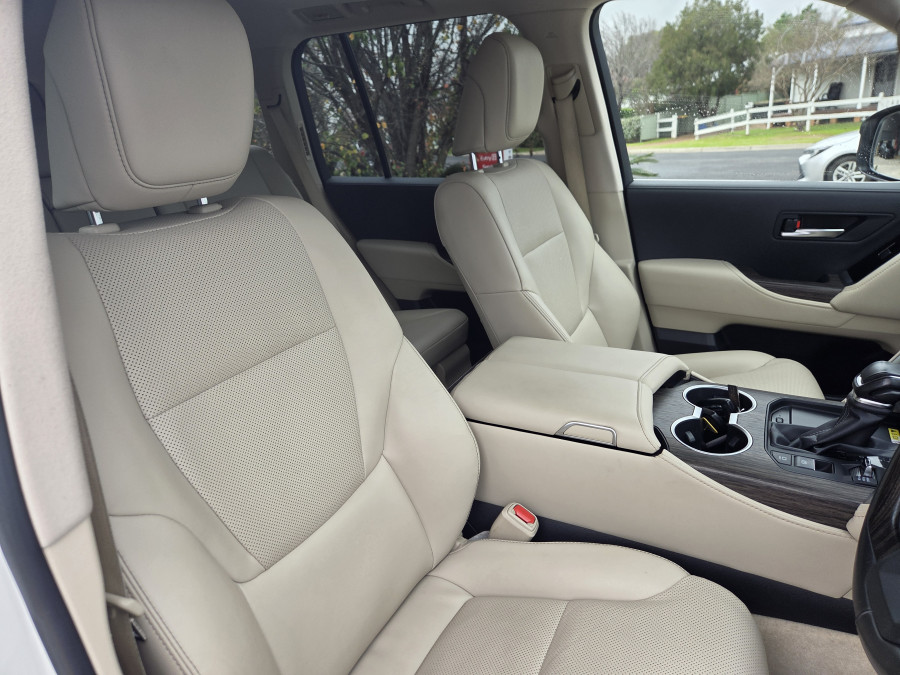 2024 Toyota LandCruiser FJA300R VX SUV Image 17