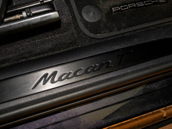 2023 Porsche Macan 95B T SUV image 34