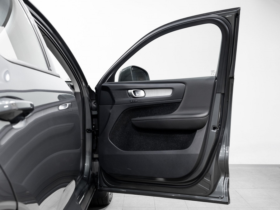 2026 Volvo XC40 XZ Plus B4 SUV Image 9