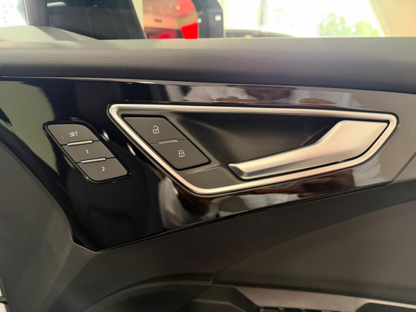 2025 Audi Q4 e-tron F4 45 SUV image 21