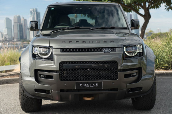 2025 Land Rover Defender L663 110 P635 OCTA SUV Image 4